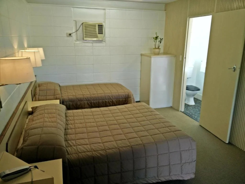 Cairns Motor Inn