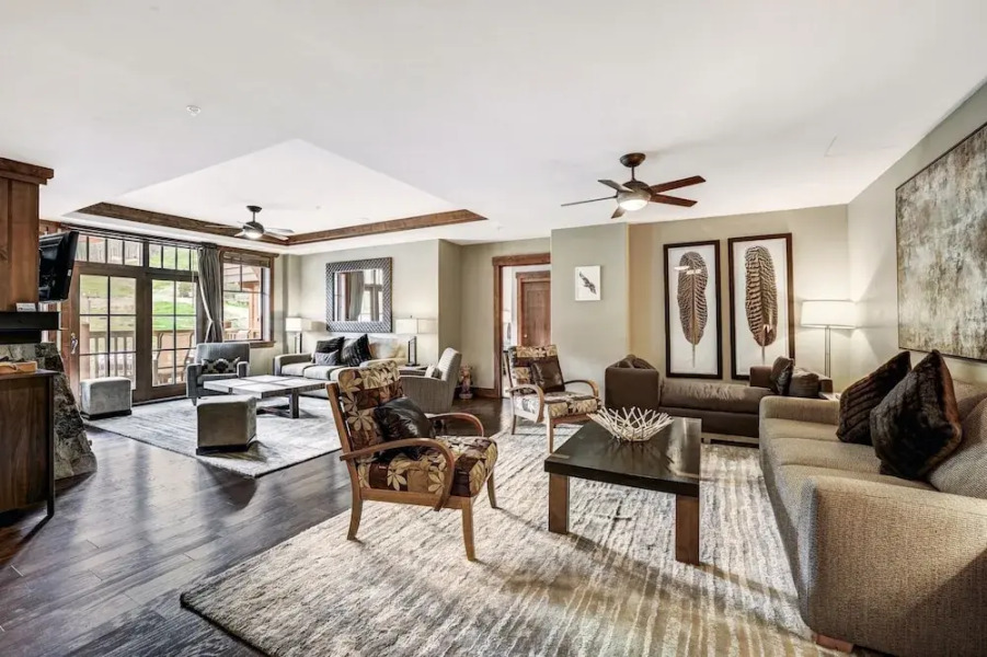 One Ski Hill Place S8421