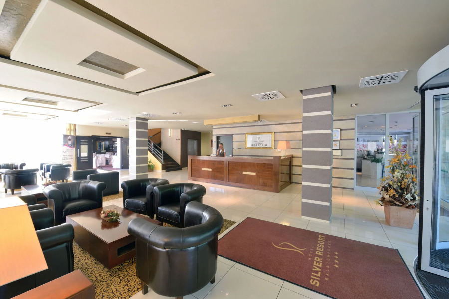 Hotel Golden Lake Resort