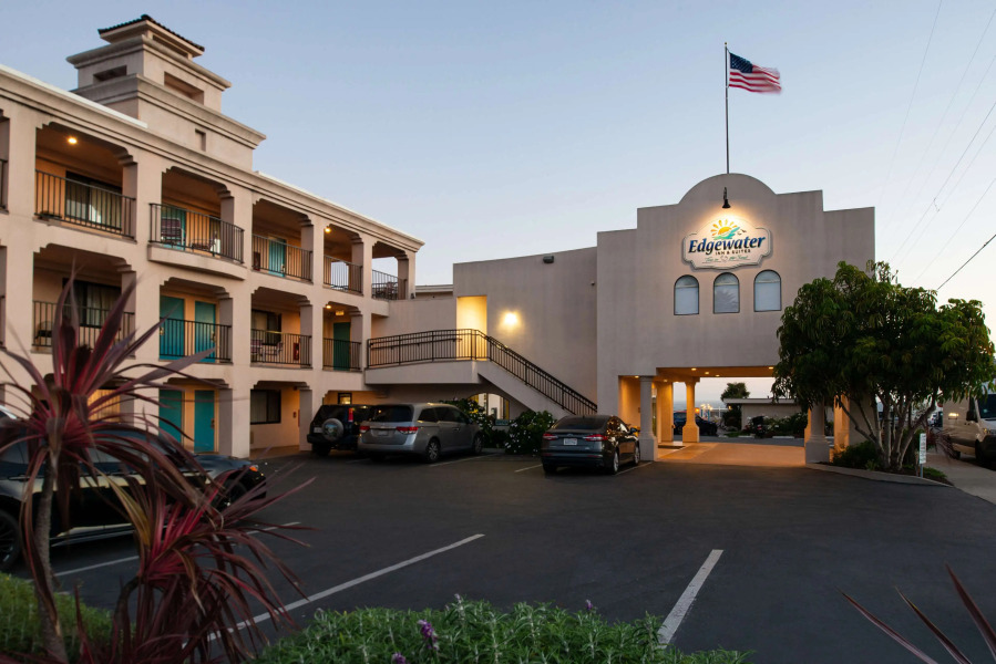 Edgewater Inn And Suites