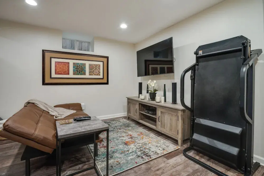 Chic Minneapolis Apt - 6 Blocks to Lake Nokomis!