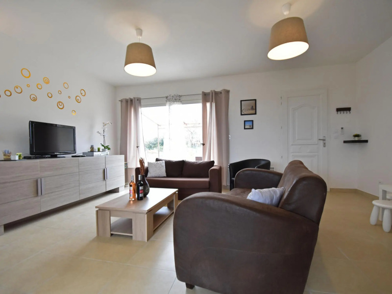 Charming villa in Montmeyan with garden and private pool