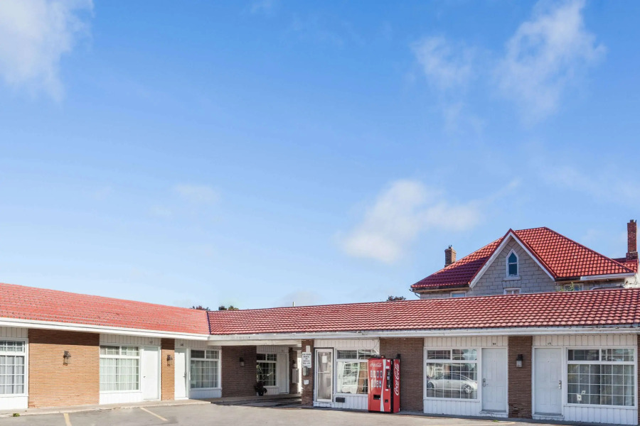 Knights Inn - Kingston ON