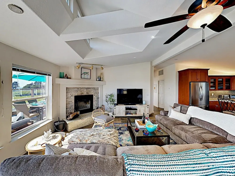 New Listing! Stunning Beach Getaway W/ Ocean Views 2 Bedroom Home