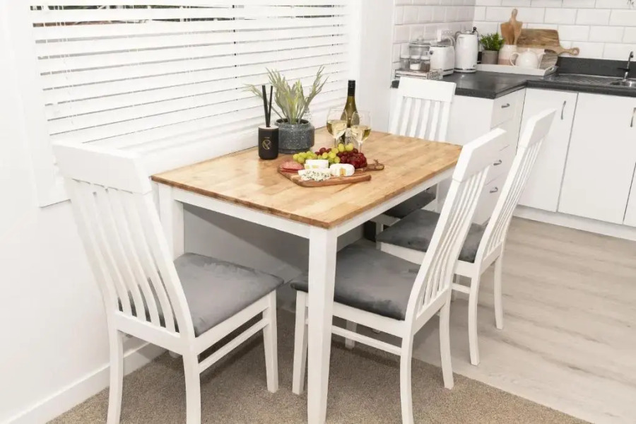 The Pool House, Romantic Country, King Bed