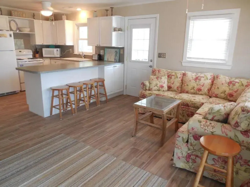 704 W Ashley - Blue Sky - Heated Swimming Pool - Across the Street from Ocean