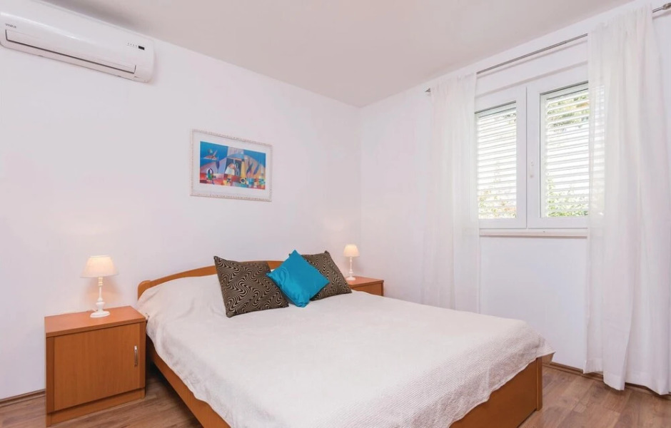 Stunning Home in Dingac With Wifi and 2 Bedrooms