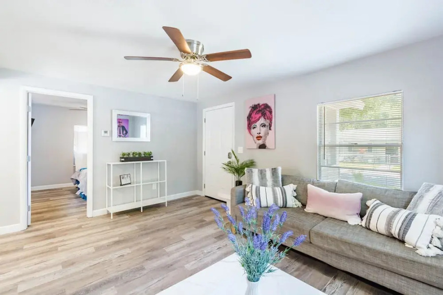 Sleeps 4 Hot Tub Fenced INN