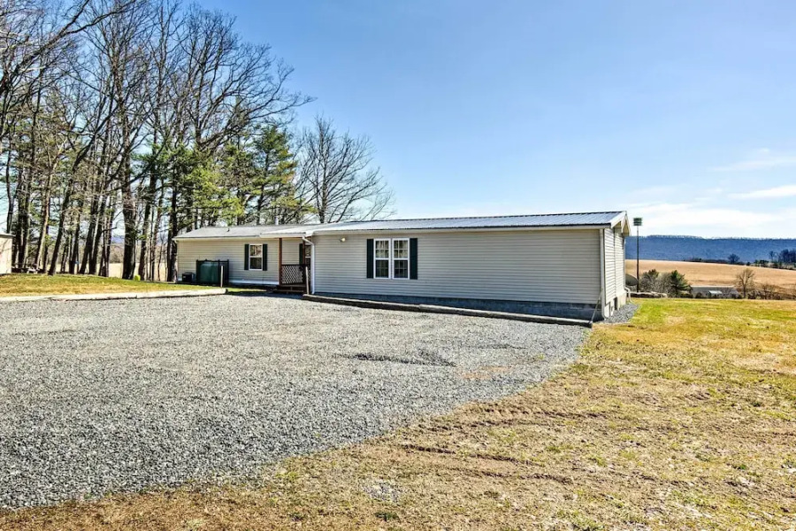 180-acre Farm: 'the Lodge' in Klingerstown!