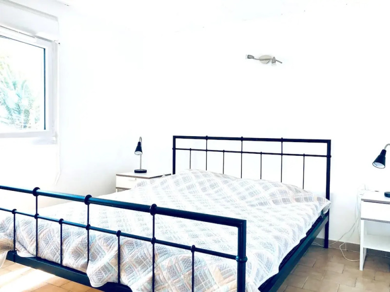 Apartment With one Bedroom in Le Beausset, With Wonderful sea View, Pool Access, Enclosed Garden - 8 km From the Beach