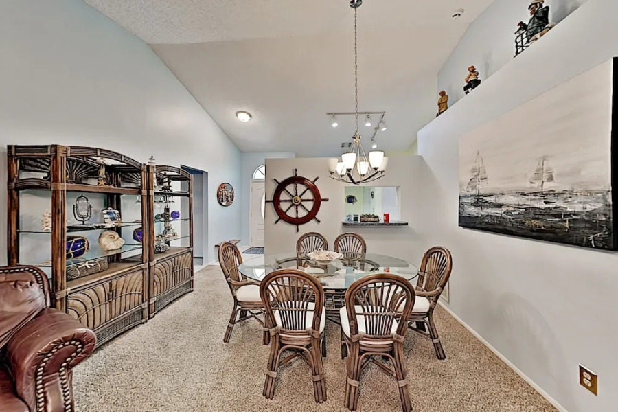 1465 Brier Home - 3 Br Home