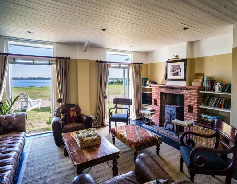 Manor Beach 1 / 4-bed Home on Osea Island, Essex