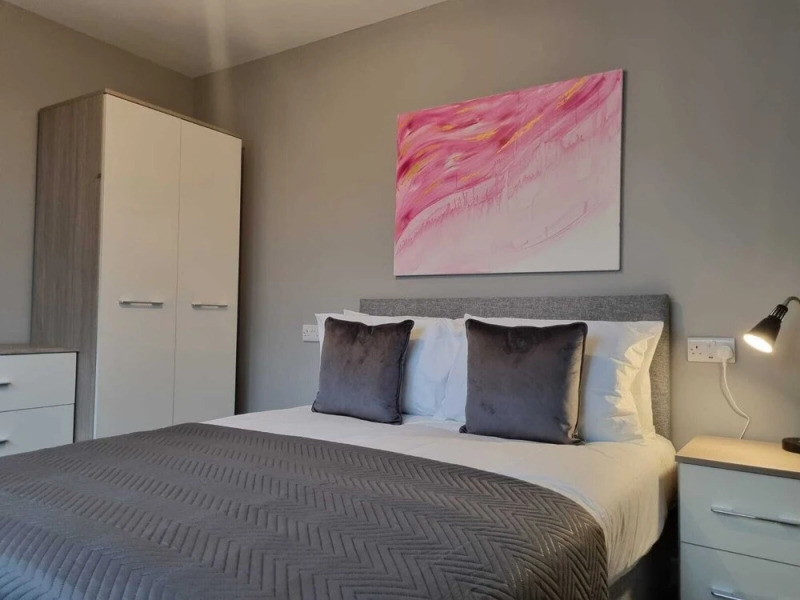 Charming 1-bed Apartment Near Redditch Town Centre