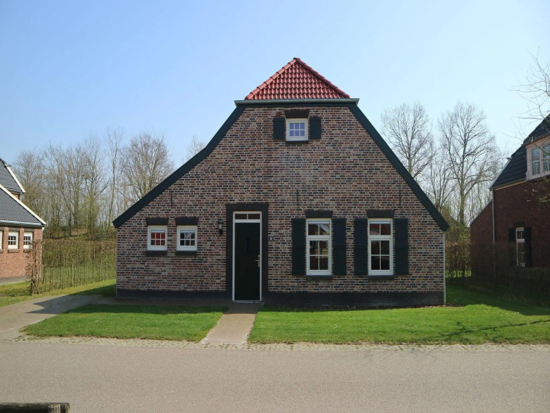 Nice Villa With Sauna and Bubble Bath in Limburg