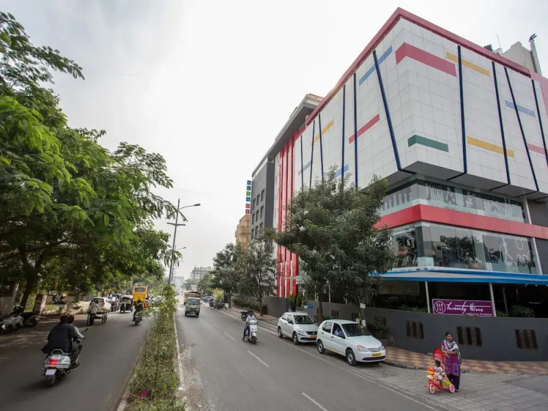 OYO 10881 Hotel Club 29