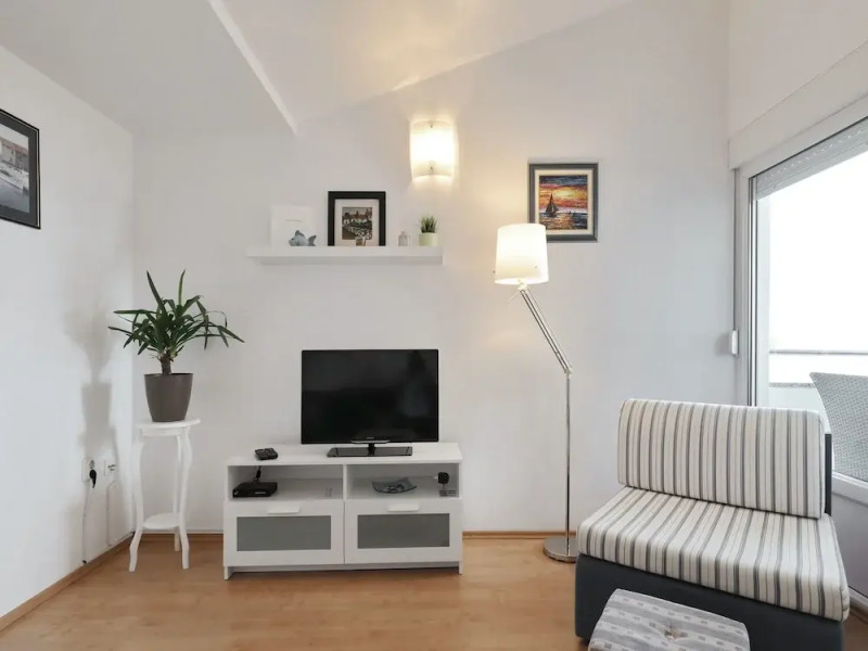 Dajana-with Pool and sea View