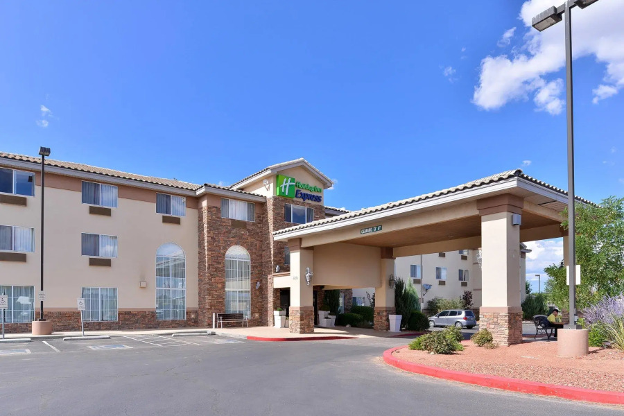 Holiday Inn Express Farmington - Bloomfield by IHG