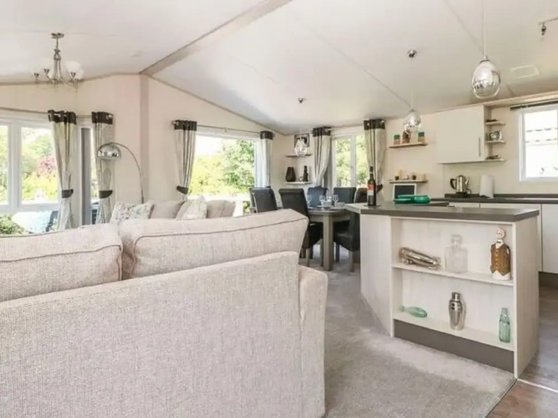 Lavish Holiday Home in Saint Leonards With Swimming Pool