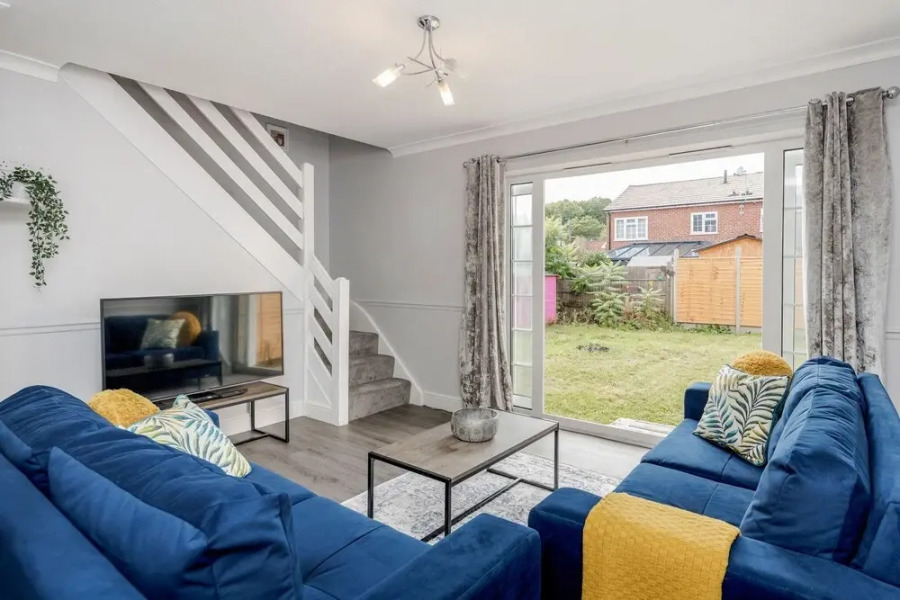 Ascot Pet Friendly 4 Bed House Parking