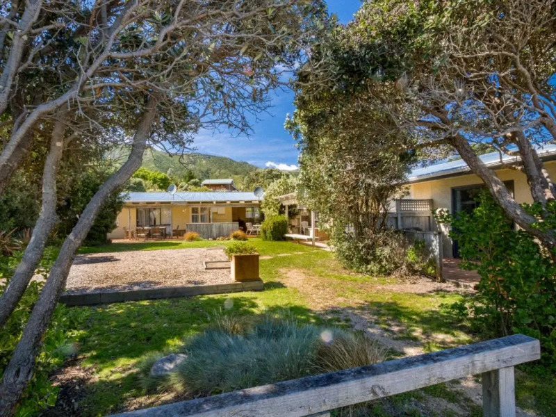 Beach Tata - Golden Bay Bach (Tata Beach)