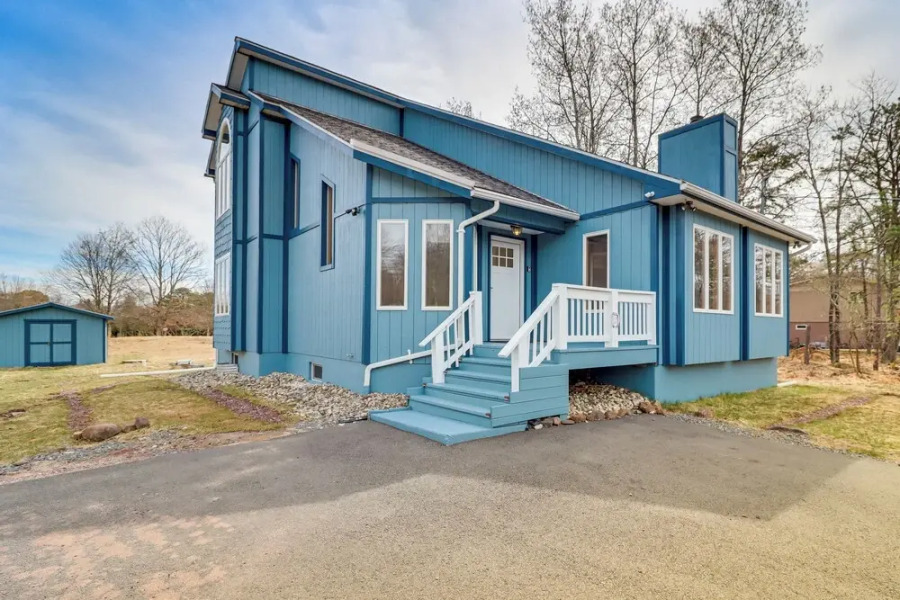 Pocono Retreat: Access to Community Lake & Beach!