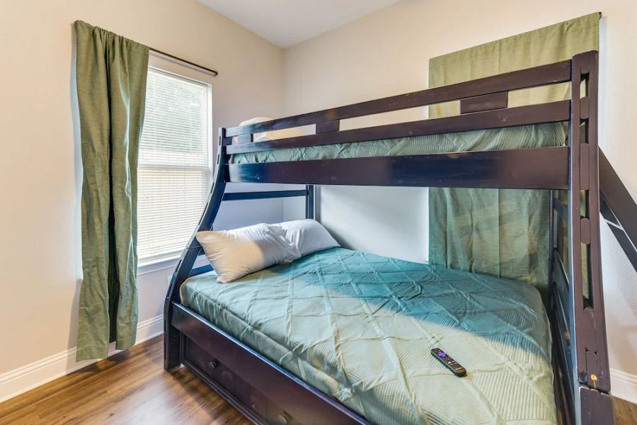 Texas Family Home w/ Hot Tub: 1 Mi to Lake Whitney