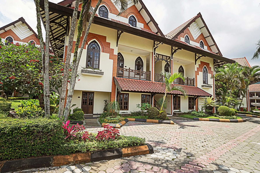 Royal Hotel and Villa Batu