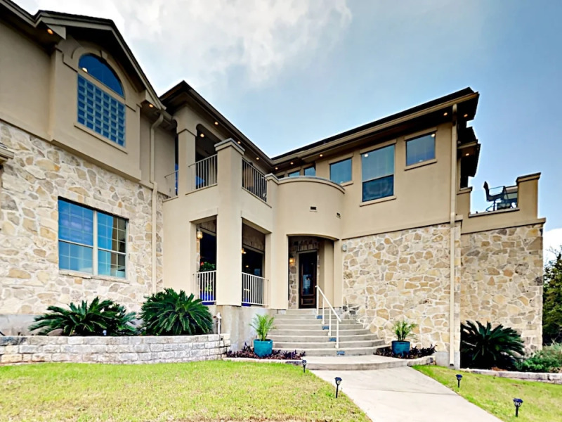 8413 Leander - 4 Br Home