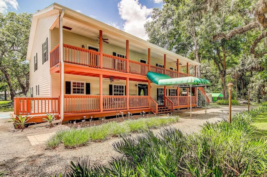 The Chassahowitzka Hotel