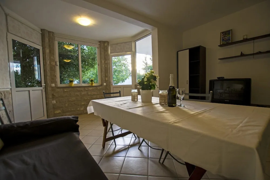 Apartments Juric-on Quiet Location