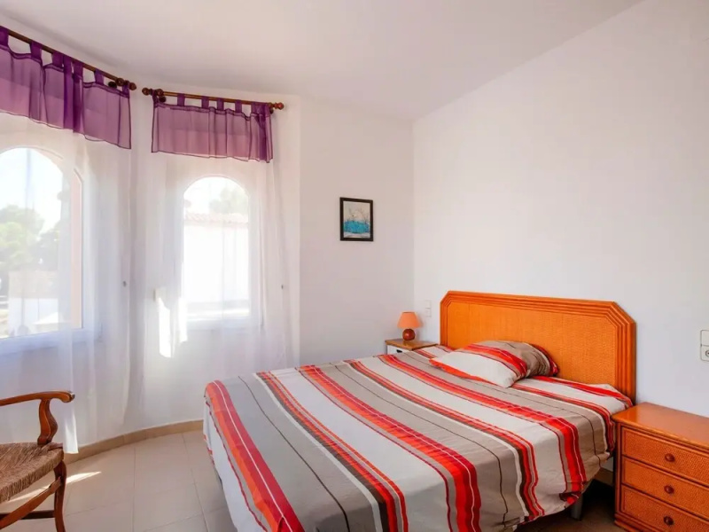 House for 4 With Private Swimming Pool, Near the Beach