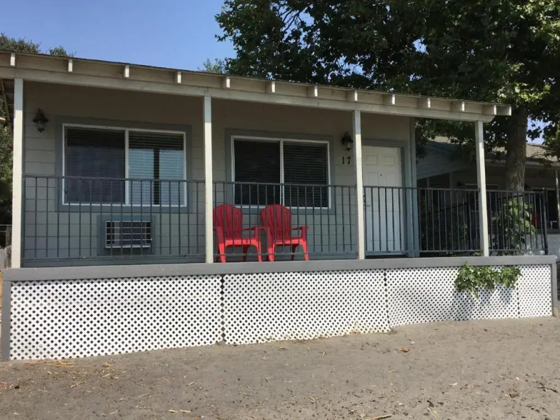 Clear Lake Cottages & Marina