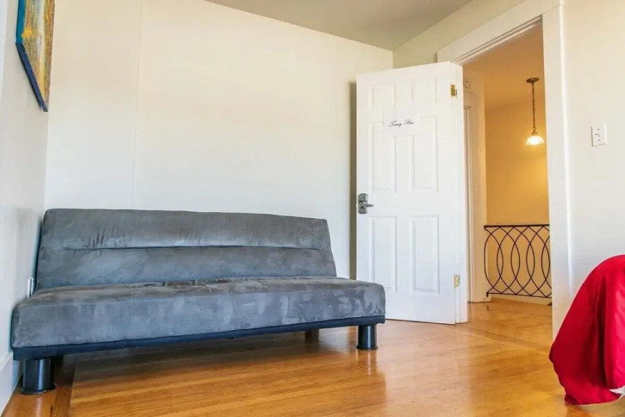 Large and Bright 3 Bedroom With Room For 7