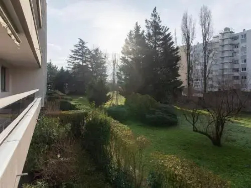 Entre Saã”Ne Et Rhã”Ne Lyon Croix-Rousse, 2 Parkings