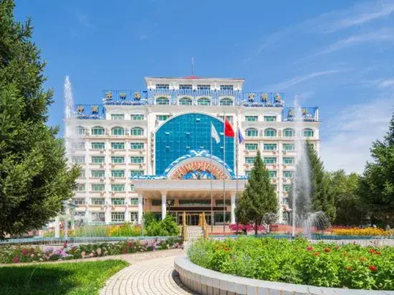 Mystic Lake Grand Hotel