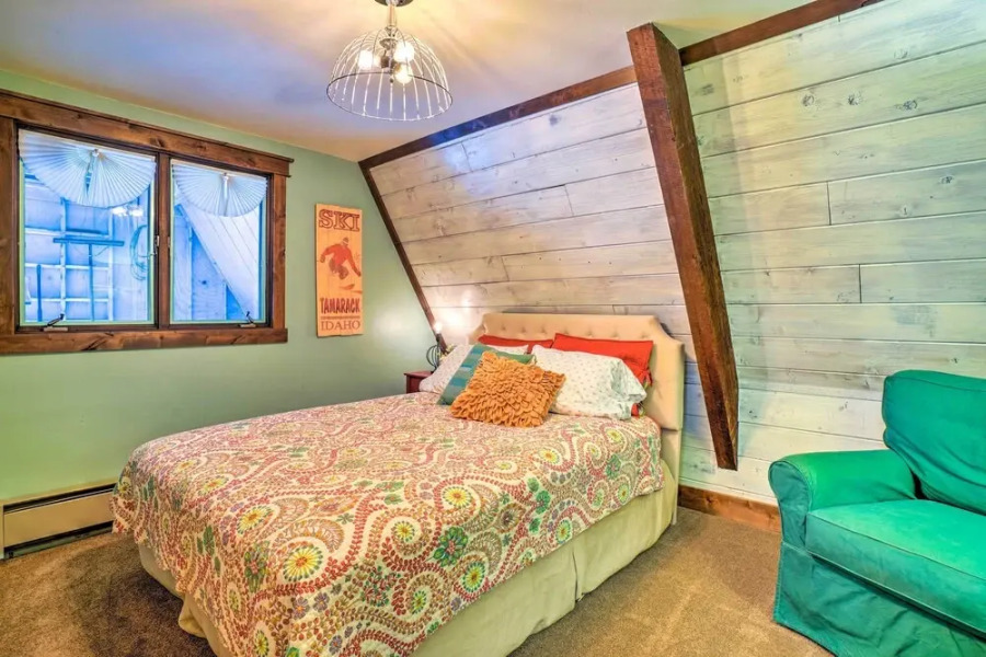 Cascade A-frame Cabin w/ Lake Views!