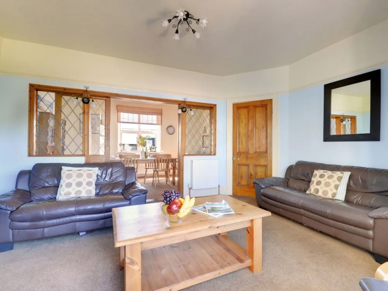 Spacious 2-Story Apartment in a Central Location near Sea