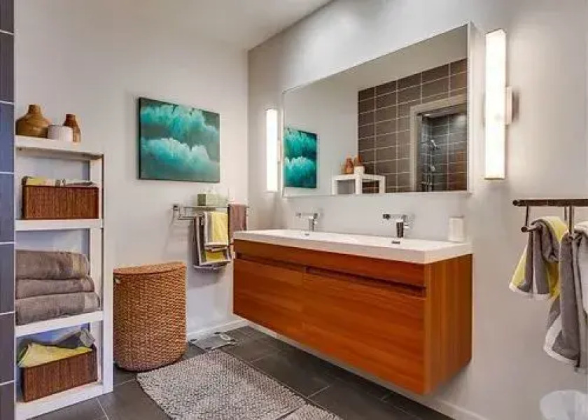 Newly Remodeled Beach 2 Br Condo by RedAwning