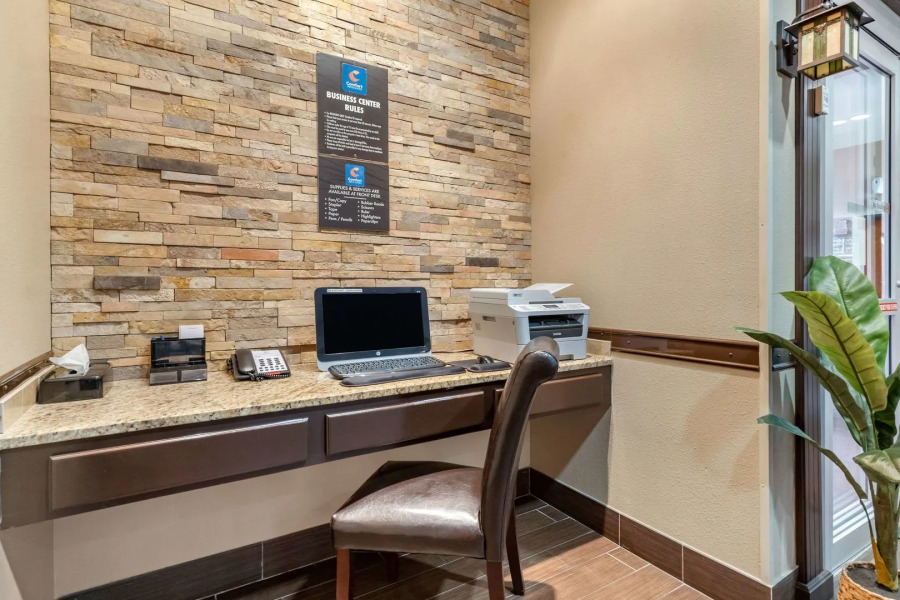 Comfort Inn & Suites Lakeside