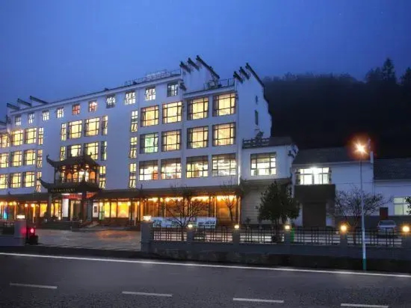 Selenium-themed Inn In West Huangshan City