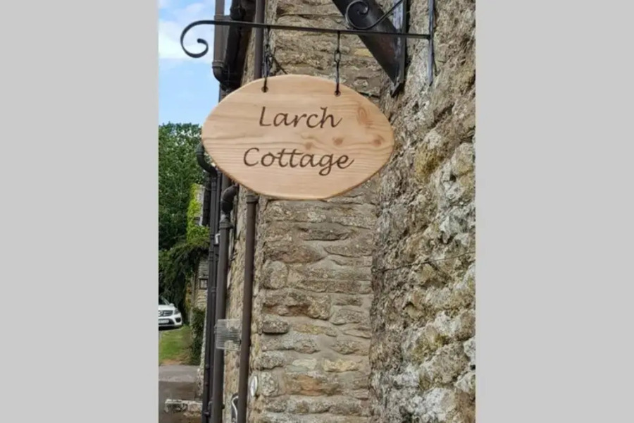 Larch Cottage, Ruston dog friendly with hot tub
