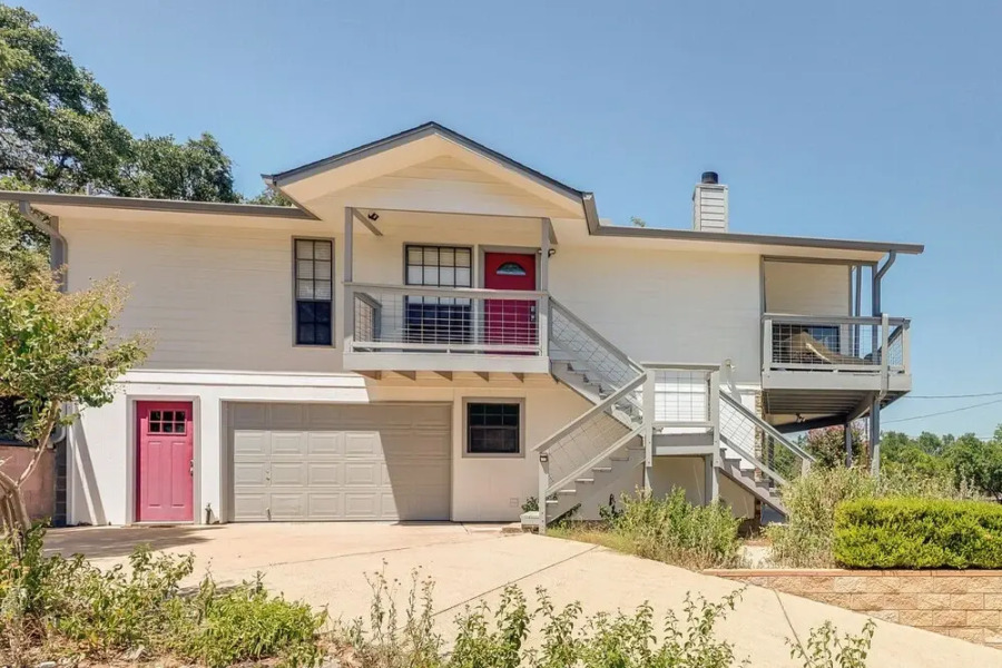 Canyon Lake Rental w/ Balcony & Lake Views