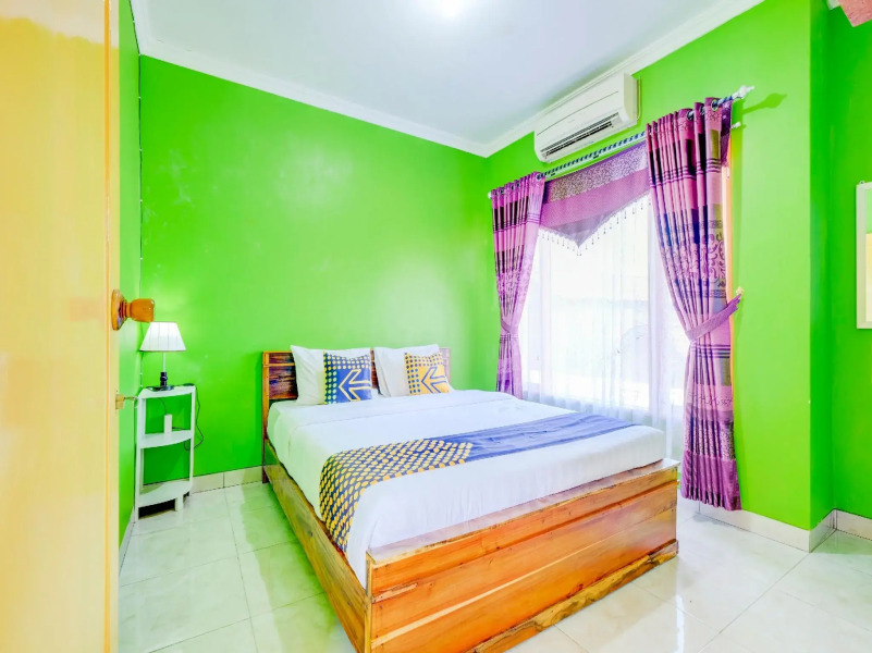 SPOT ON 90276 Mayasari Guesthouse Pantai Krakal