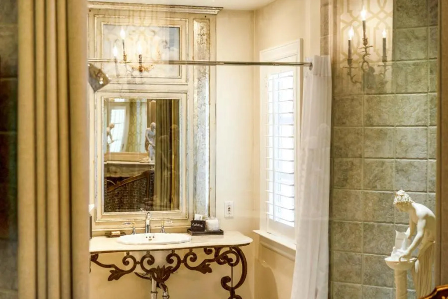 The Bergson, BW Signature Collection