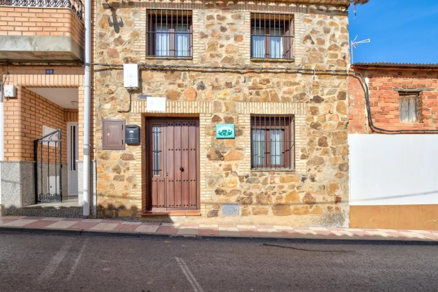 House With 5 Bedrooms in Puebla de Don Rodrigo, With Wonderful Mountain View and Furnished Terrace