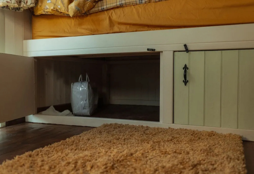 Glamping in Wiltshire in our Luxury Shepherds Hut