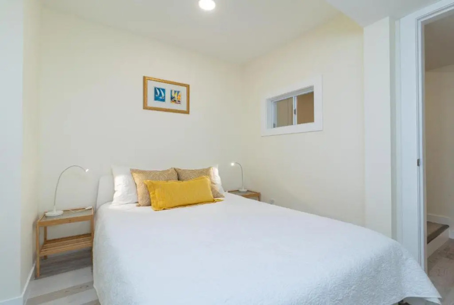 Beautiful 2BR Suite in central West Vancouver