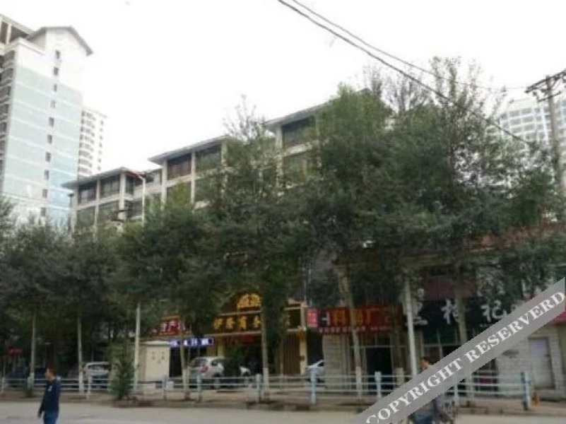 Yilong Business Hotel