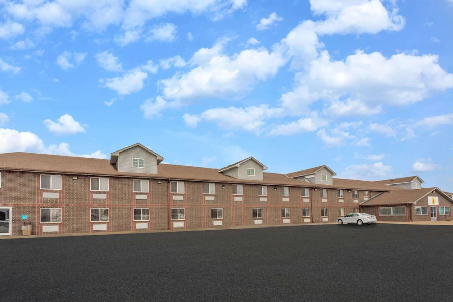 Super 8 by Wyndham Missouri Valley
