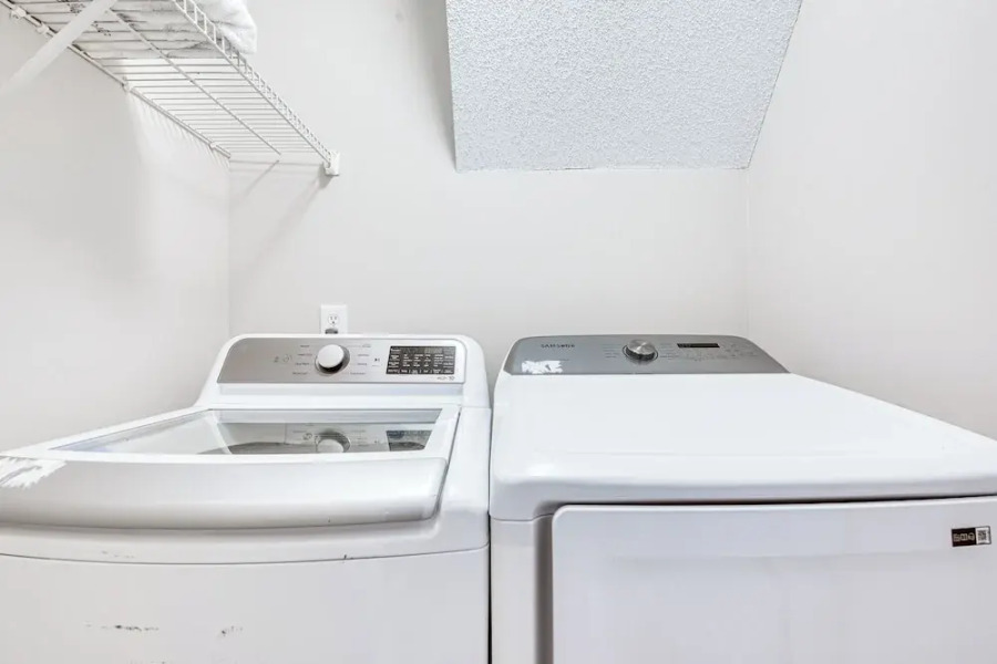 10 Mi to Stone Mtn Park: Spacious Home in Lithonia